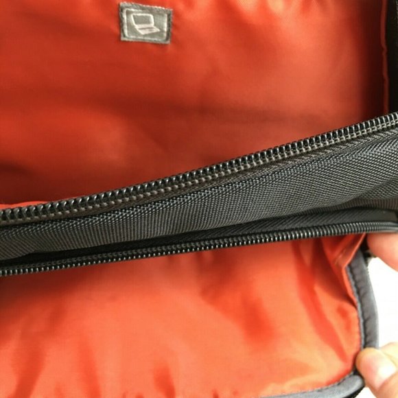 American Tourister Laptop Bag Expands Black - Picture 8 of 12